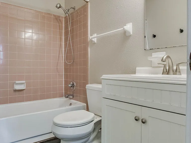 4227 Sandy Bluff Dr E — Photo 18