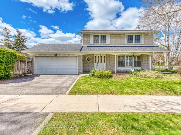 2 Hartsdale Dr, Toronto, ON M9R 2S2