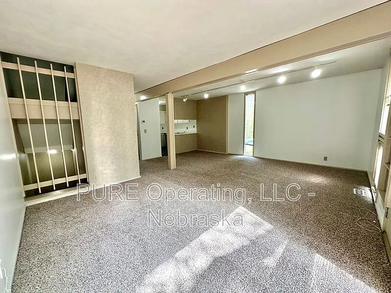 1631 N 109th Plz — Photo 38