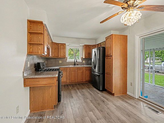 5th image of 4822 Sylvester Ave