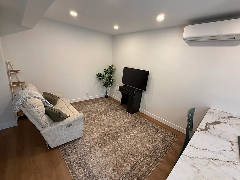 9233 1/4 E Nichols St #9233-1/4 — Photo 9