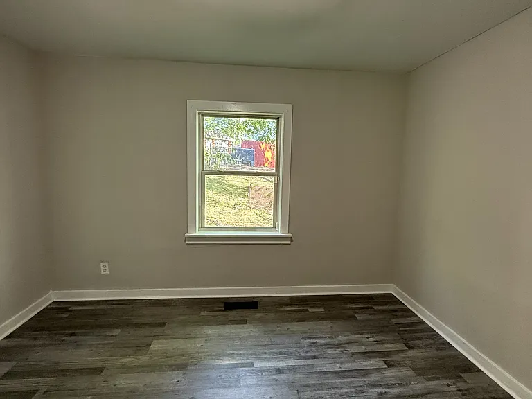 923 Woodward Rd — Photo 8