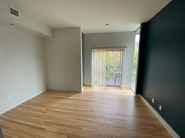 2523 Lawrence St — Photo 10