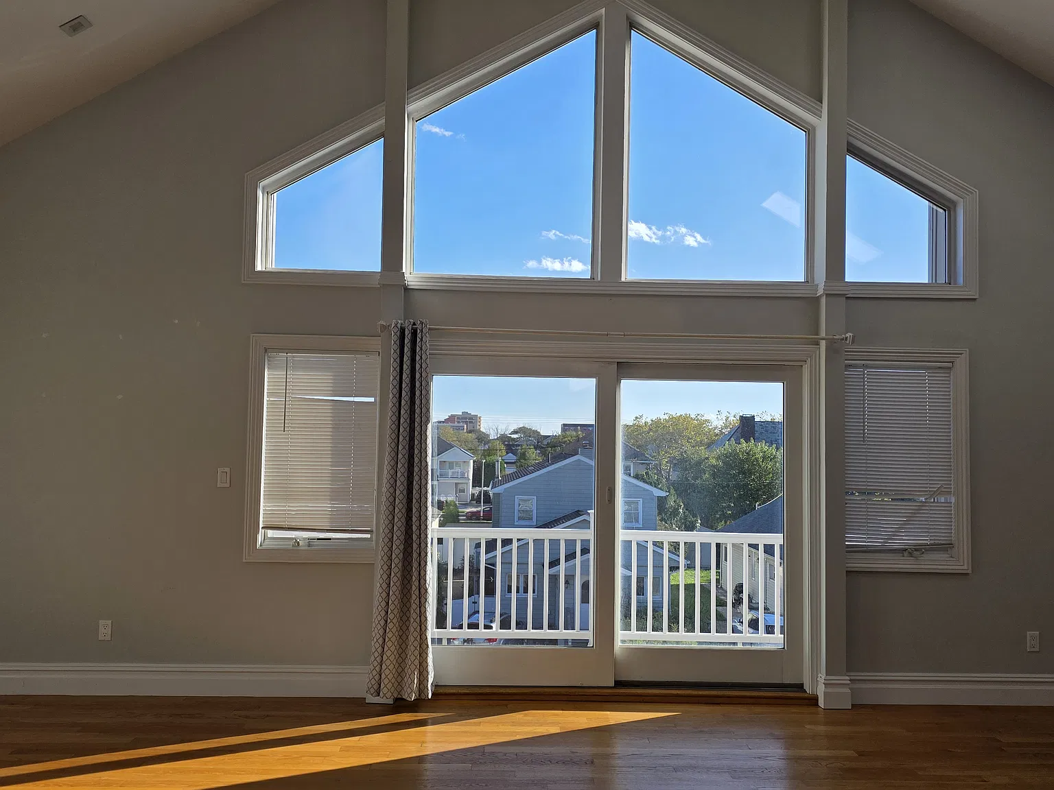 3 bed, $4,200 — Photo 3
