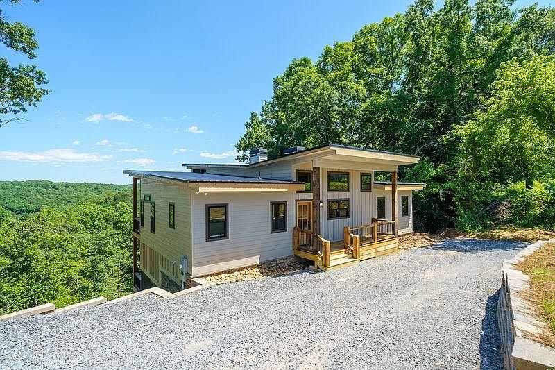 1st image of 216 Old Orchard Rd