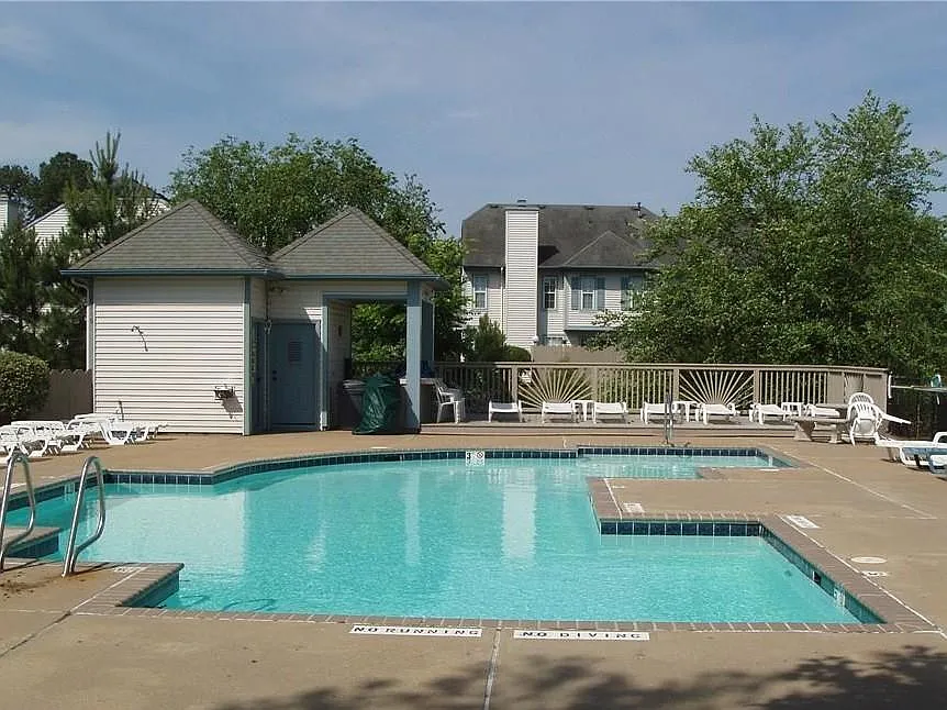 2 bed, 2.5 bath, 1240 sqft, $2,150 — Photo 2
