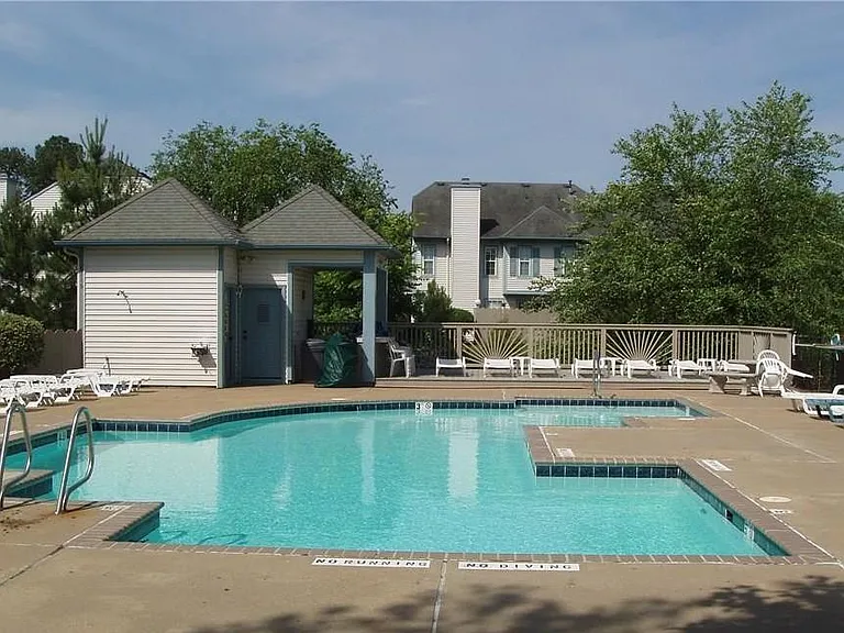4924 Shallowford Cir — Photo 22