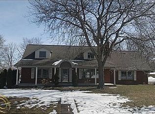 90 Davis Lake Rd, Lapeer, MI 48446