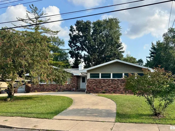 2114 W Newman Pkwy, Peoria, IL 61604