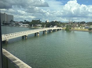 7425 Bay Island Dr S, South Pasadena, FL 33707