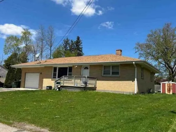 W1326 Honeysuckle Rd, Genoa City, WI 53128