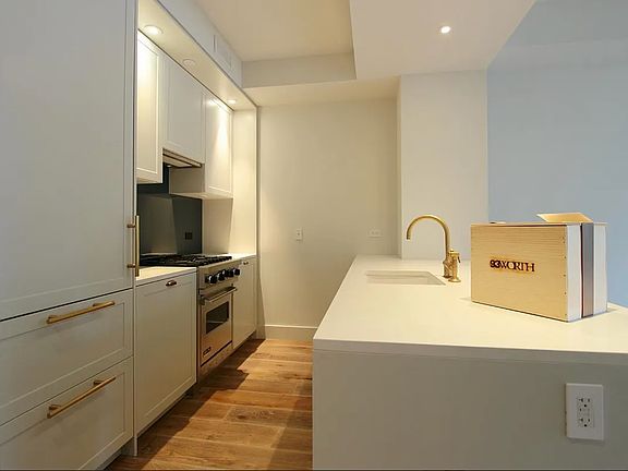 3rd image of 93 Worth St Suite 1003