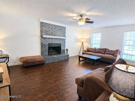 3rd image of 7168 Oak Forest Dr