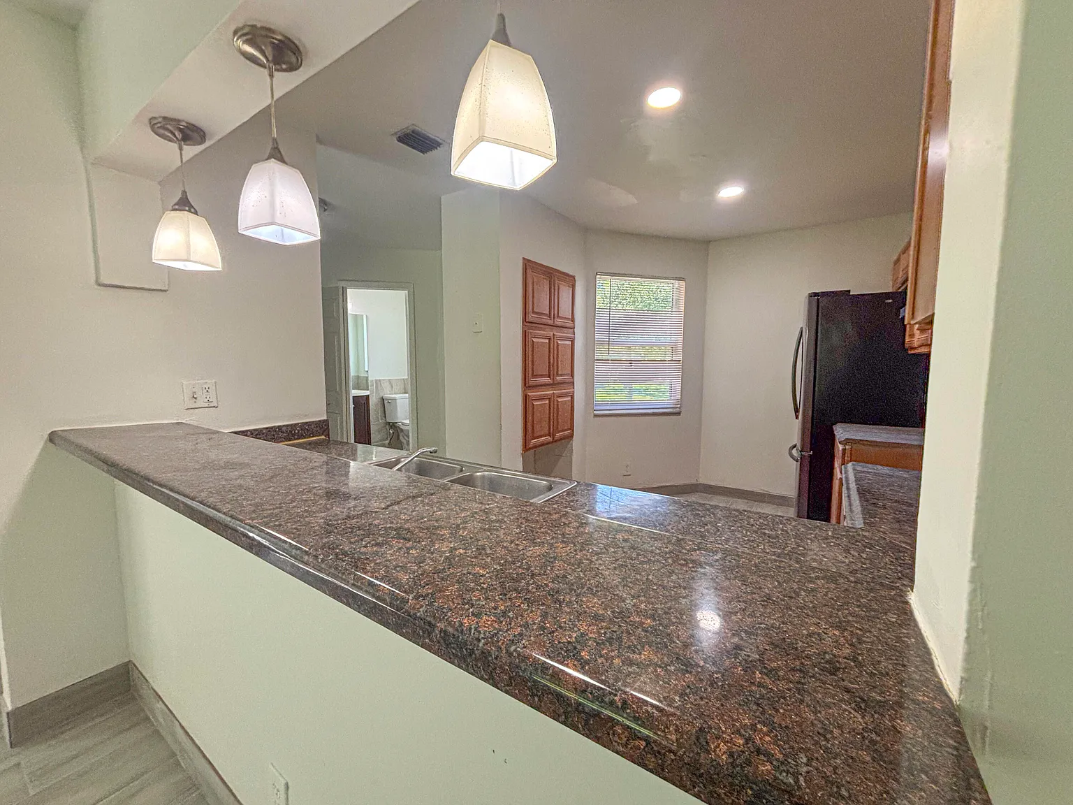 3 bed, 2.5 bath, 5984 sqft, $2,795 — Photo 4