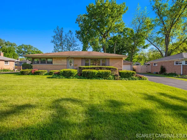 1102 Wakeman Ave, Wheaton, IL 60187