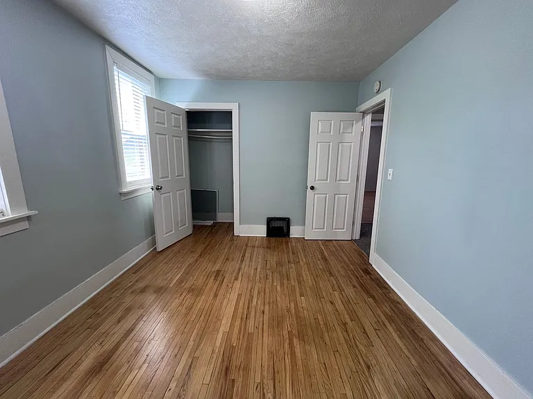 724 Fairview Ave NE — Photo 12