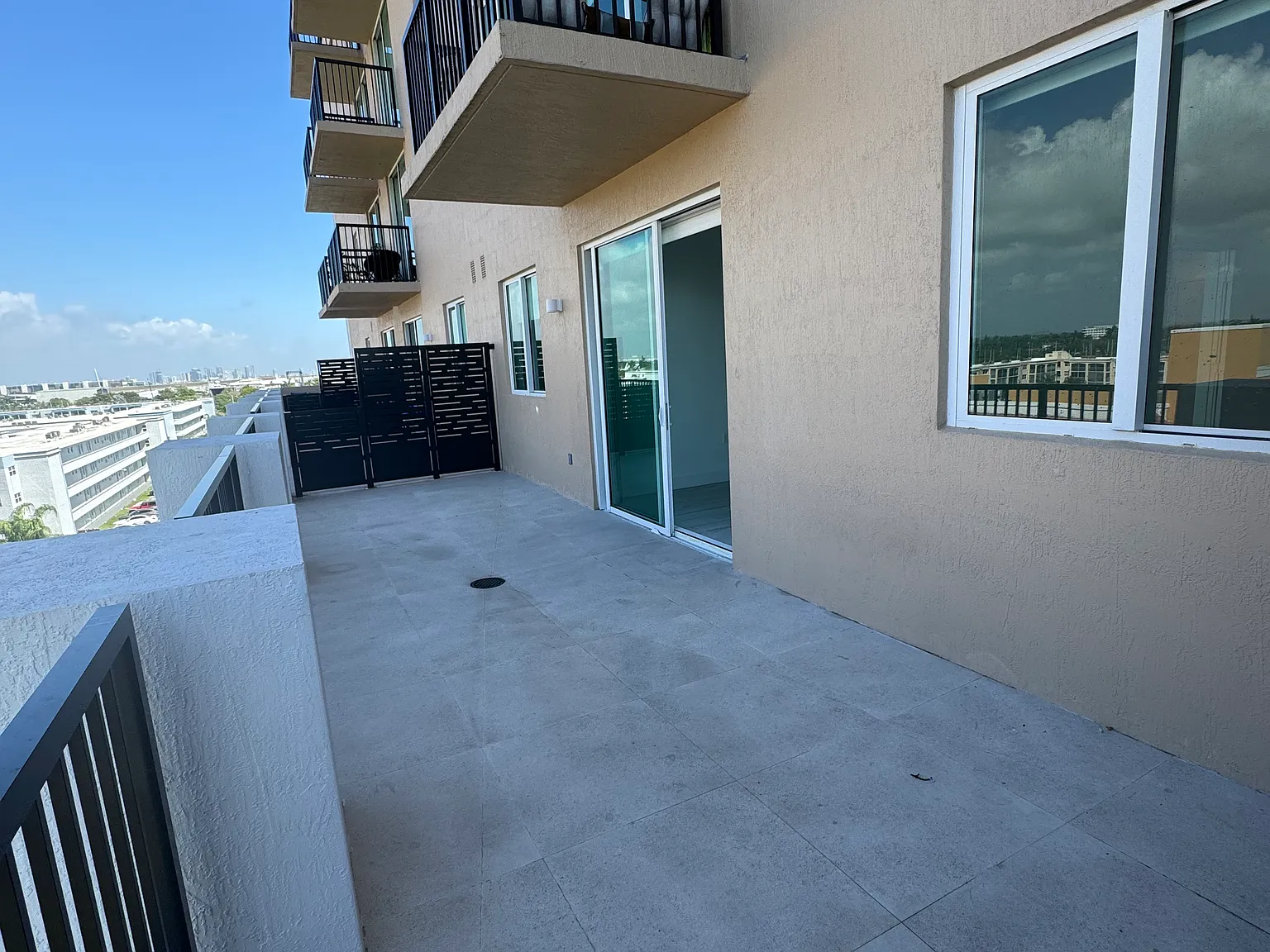 2 bed, 1090 sqft, $2,850 — Photo 4