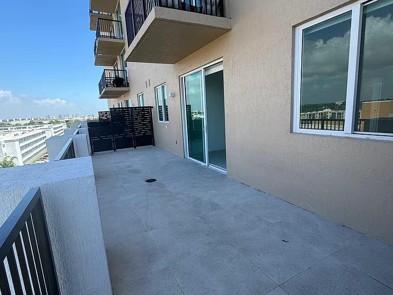 602 E Dania Beach Blvd #517 — Photo 4