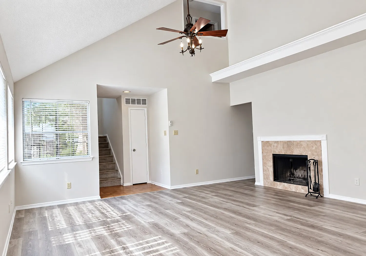 3 bed, 2.5 bath, 1418 sqft, $1,975 — Photo 2