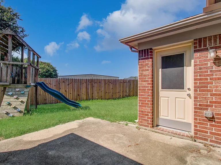 24203 Emory Green St — Photo 37