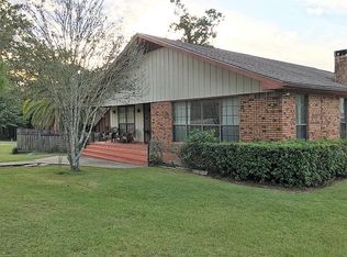 704 E Lakeshore Dr, Carriere, MS 39426