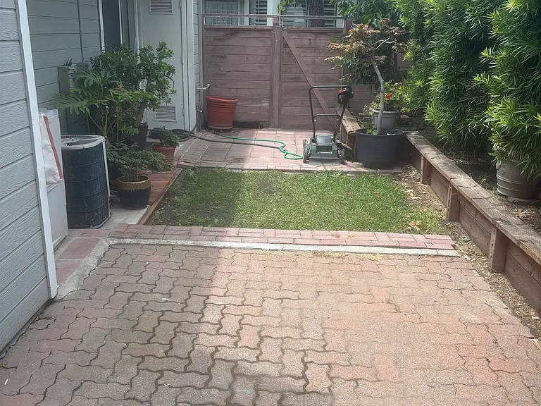 1704 Somerset Pl — Photo 5