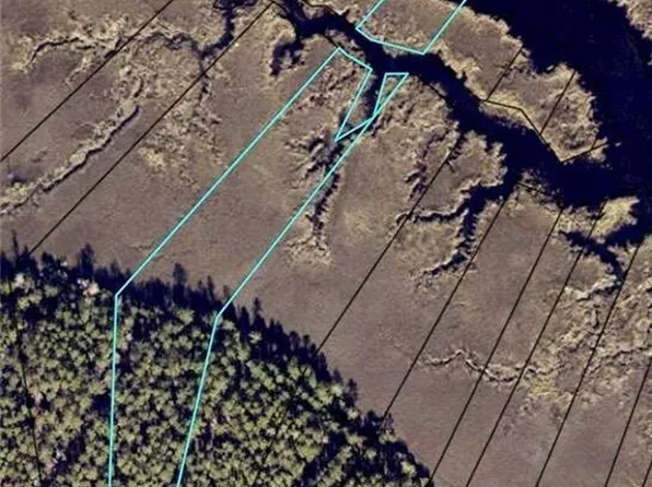 24 James Ln, White Oak, GA 31568