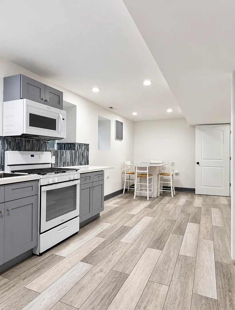 Studio, 995 sqft, $1,550 — Photo 2