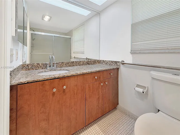 3641 Oaks Clubhouse Dr #201 — Photo 16