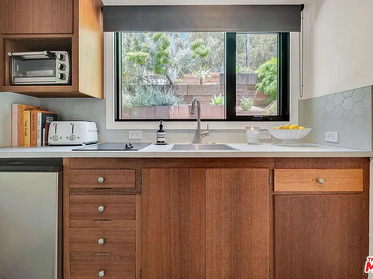8967 Wonderland Park Ave — Photo 31