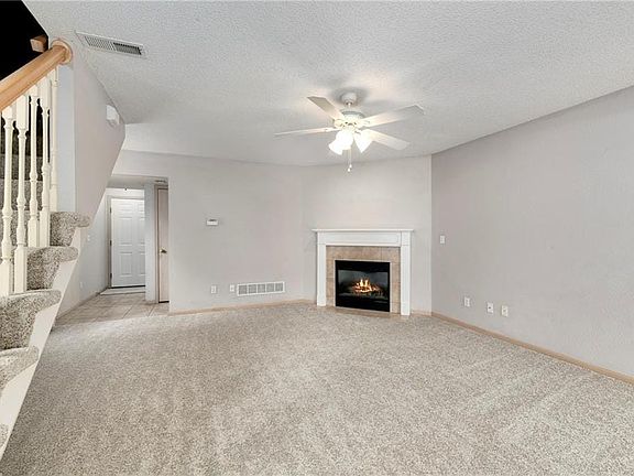 5th image of 1327 SE Broadway Cir