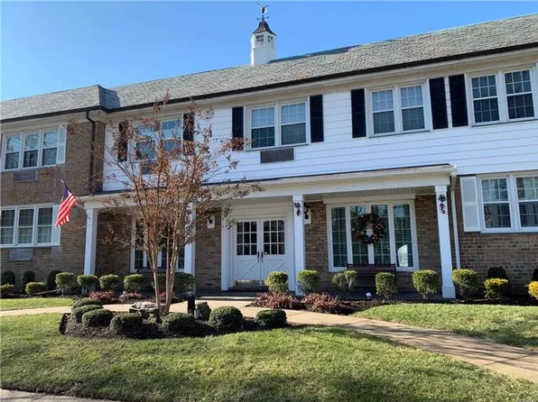 1 Bengeyfield Dr, Williston Park, NY 11596