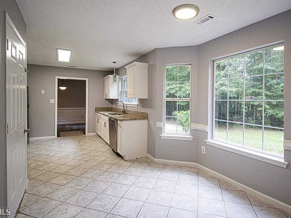 4th image of 250 Courtlyn Way