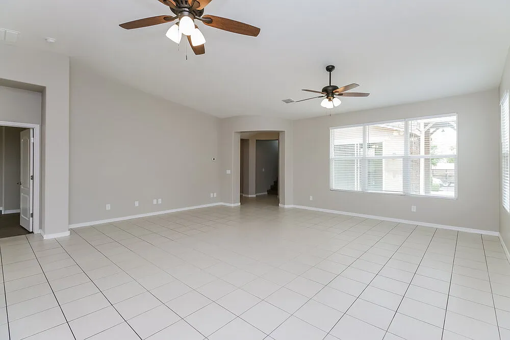 5 bed, 3.0 bath, 2623 sqft, $3,385 — Photo 4