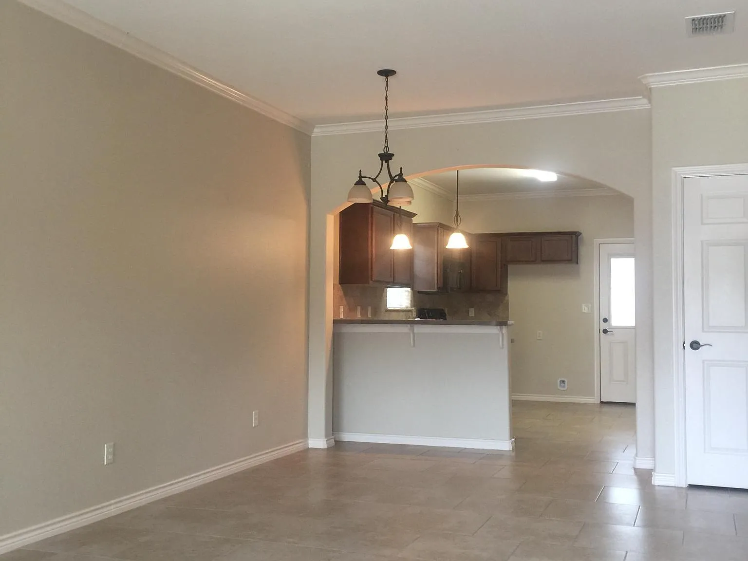 1615 Stanley Dr — Photo 2