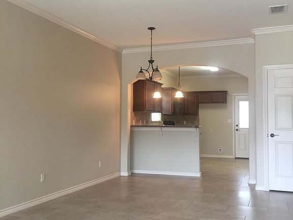 3rd image of 1615 Stanley Dr #100