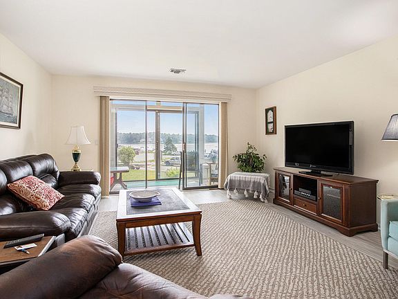 5th image of 225 Columbia Ave W APT 6