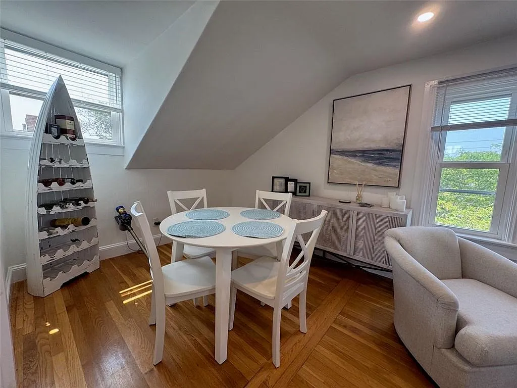 1 bed, 700 sqft, $2,700 — Photo 2