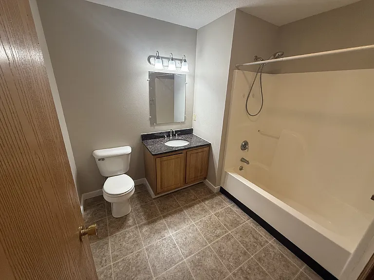 410 13th Ave NW #23 — Photo 6