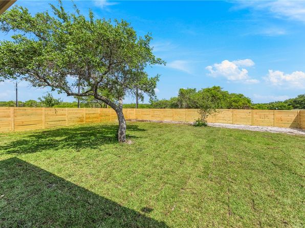 861 S 8th St, Aransas Pass, TX 78336