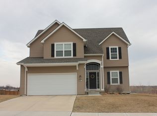 8900 Dunraven St, Lenexa, KS 66227