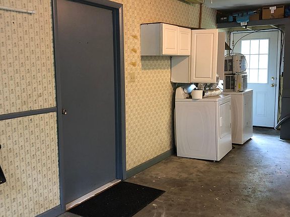Garage storage/laundry room