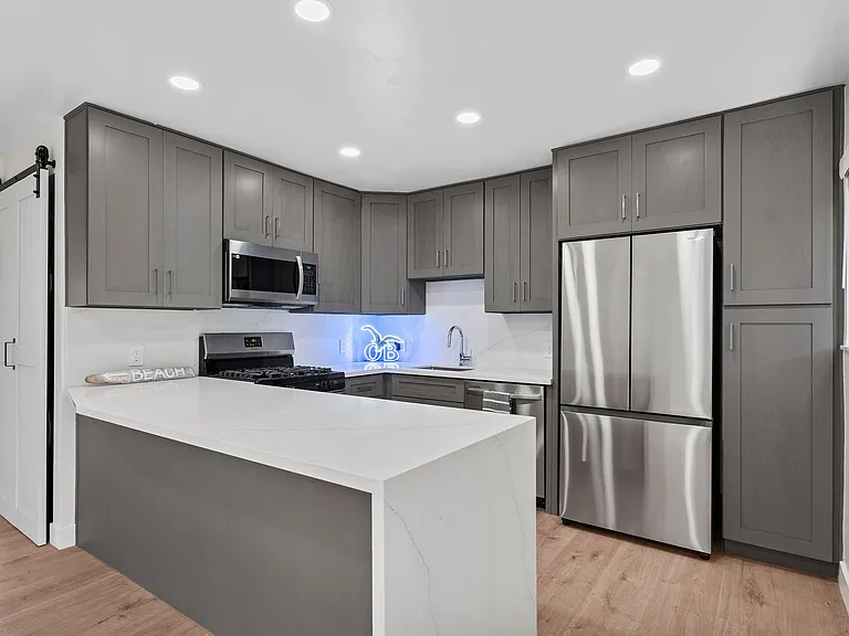 Ocean Beach Living | Modern 2Bd/2Ba | Laundry in-unit — Photo 20