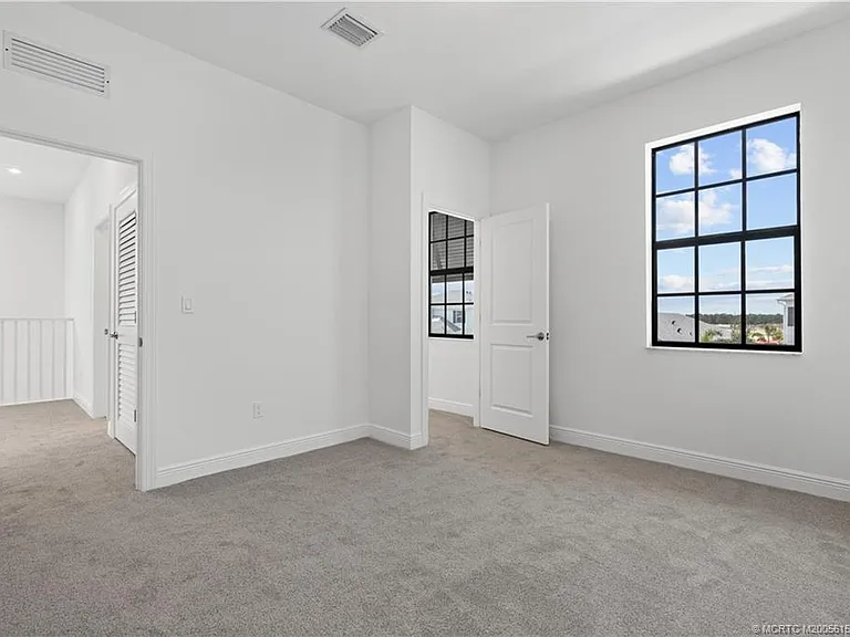 870 SW Newfield Ave — Photo 22