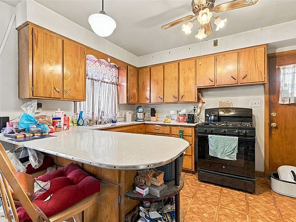 5th image of 651 40th St SE