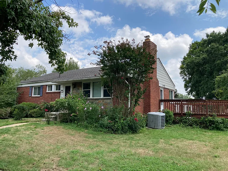 3903 Underwood St — Photo 2