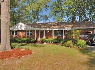 228 Woodford Dr, Chesapeake, VA 23322