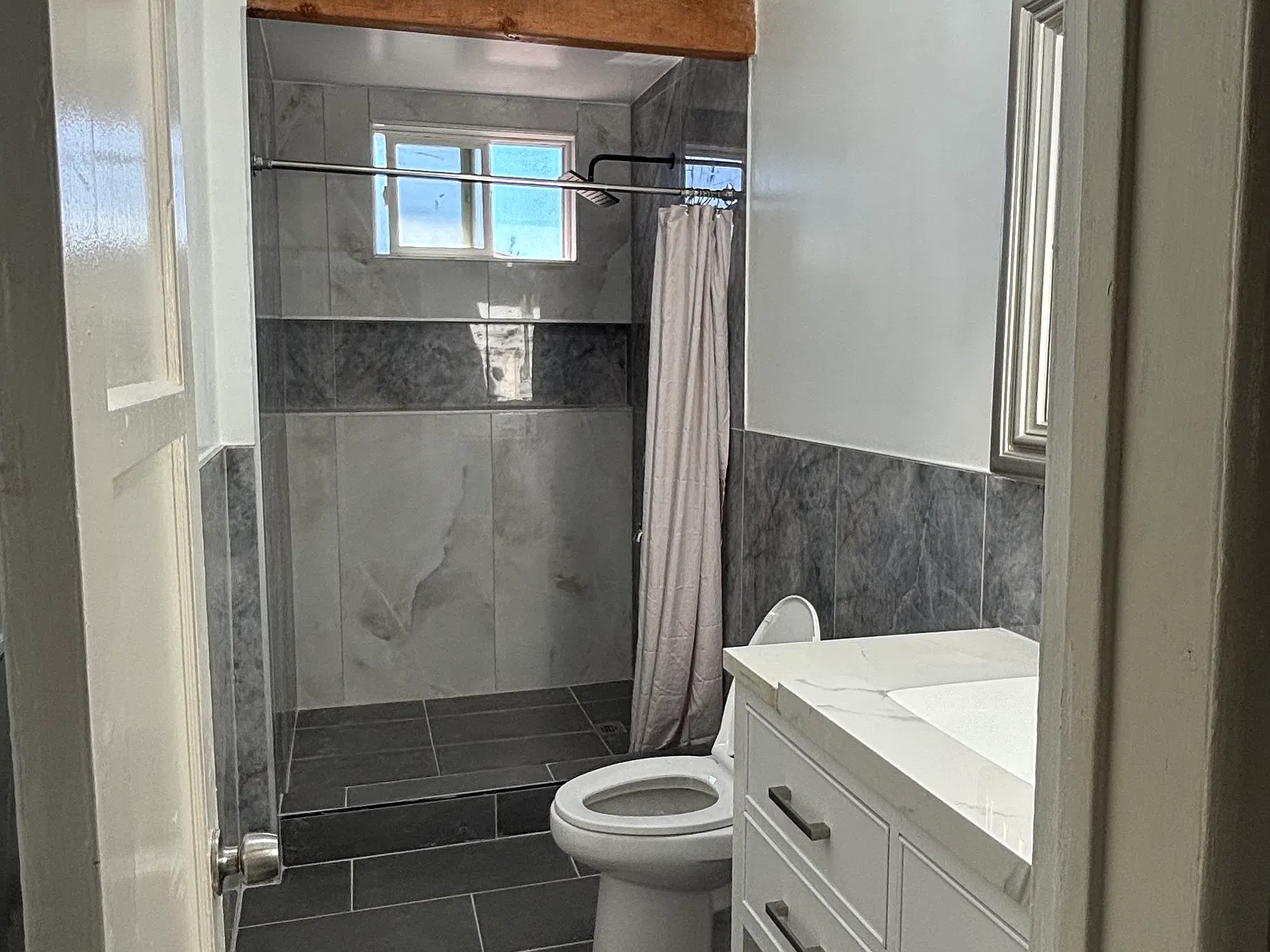 2 bed, 750 sqft, $2,450 — Photo 4