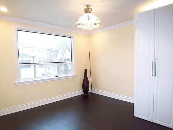 4th image of 229 Empress Ave