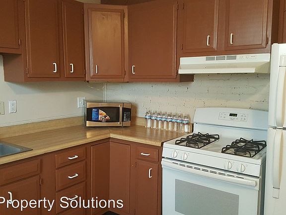 2nd image of 904 Marshall St